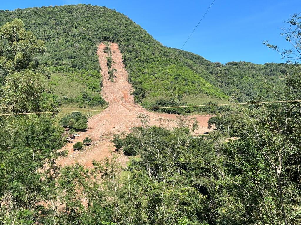 título imagem Encontrado corpo de homem desaparecido depois de deslizamento de terra em Pinhal Grande