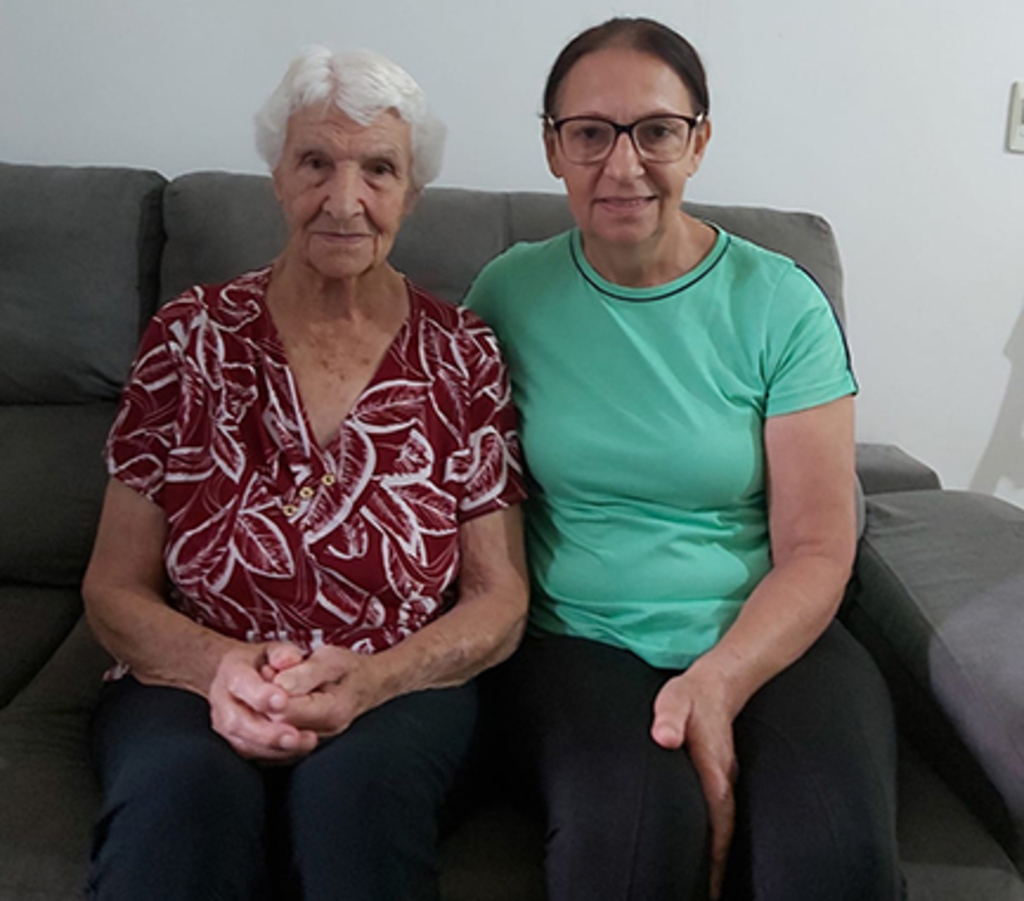  - Dona Irma, 93 anos, com a filha Neusa