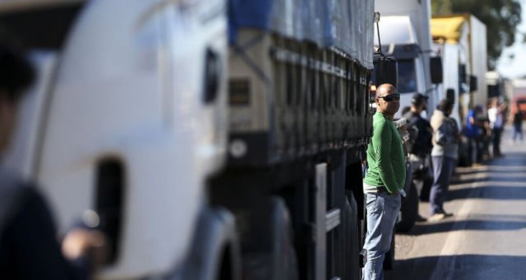 Vigilância Sanitária emite alerta sobre alimentos que ficaram retidos em greve de caminhoneiros