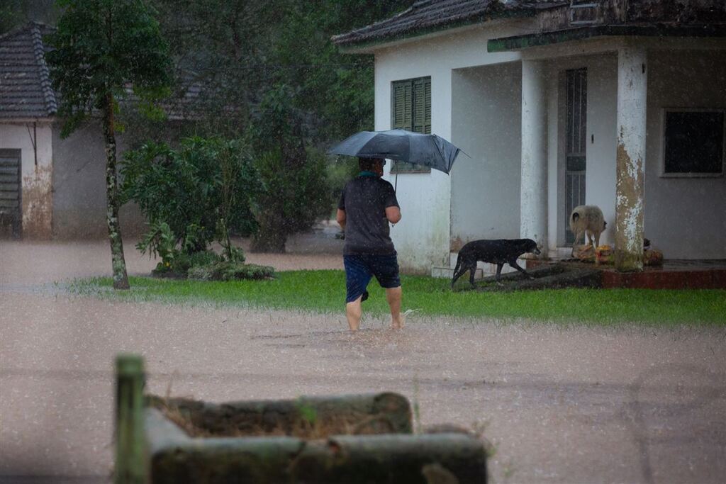 Famílias afetadas pelas fortes chuvas devem receber isenção de tarifas em contas da Corsan