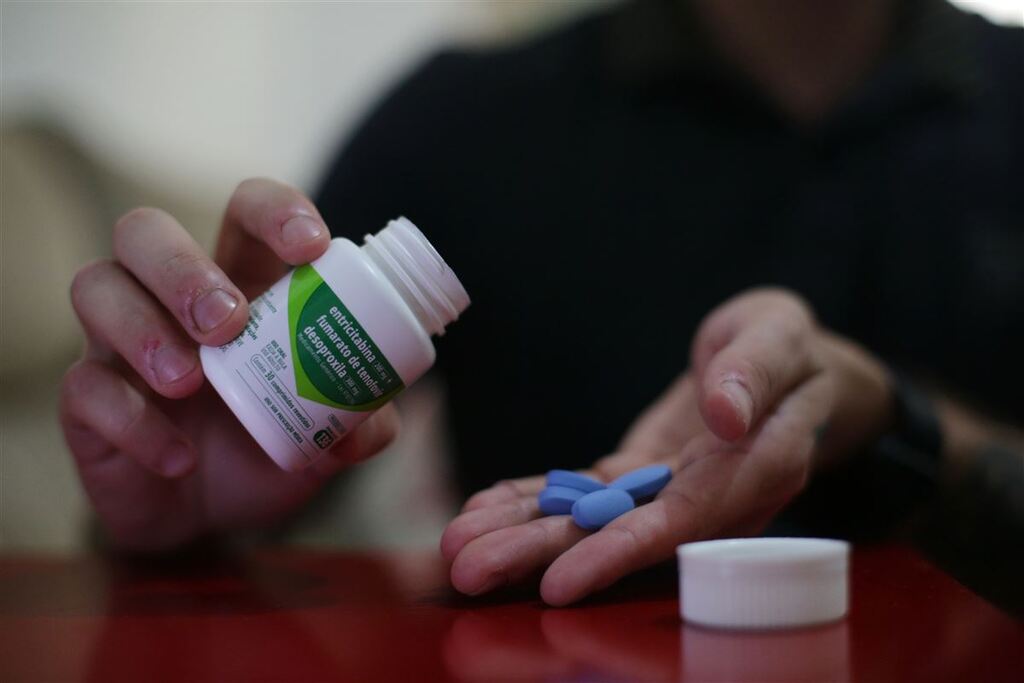 Ministério da Saúde facilita acesso a tratamento antiviral a pacientes do RS que vivem com HIV e hepatites