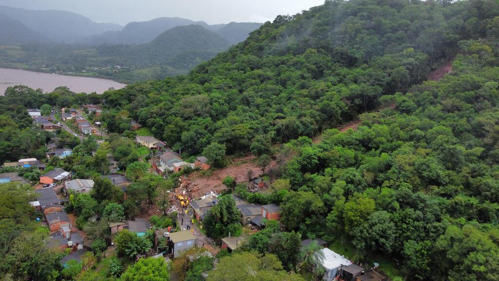 Justiça determina retirada de moradores de áreas de risco no entorno do Morro do Cechella