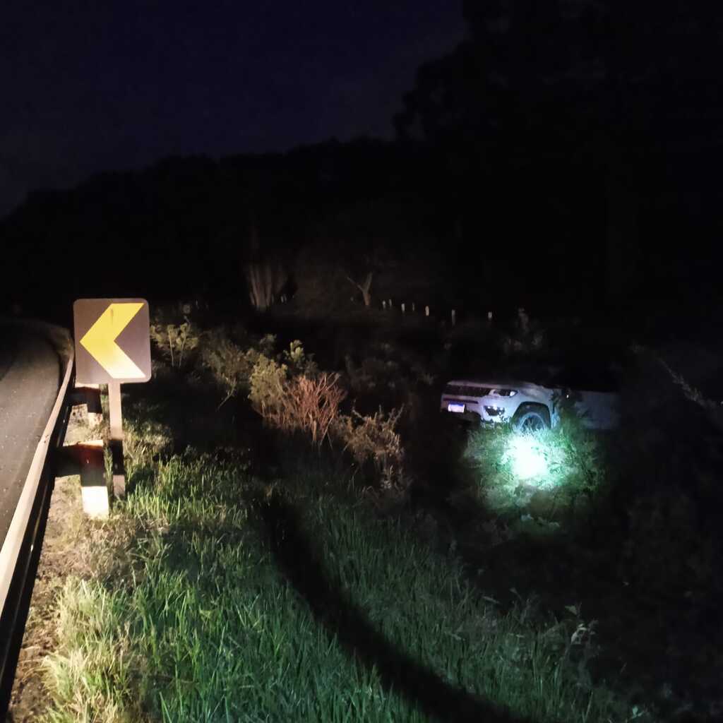 Jeep Compass Capota na BR-280 em Irineópolis: Condutora Desaparece e Reaparece