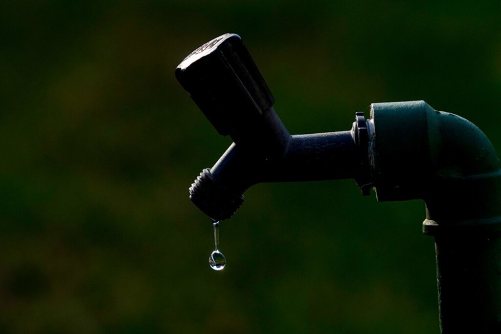 Governo do Estado emite nota técnica sobre cuidados essenciais na hora de fazer doação de água ao RS
