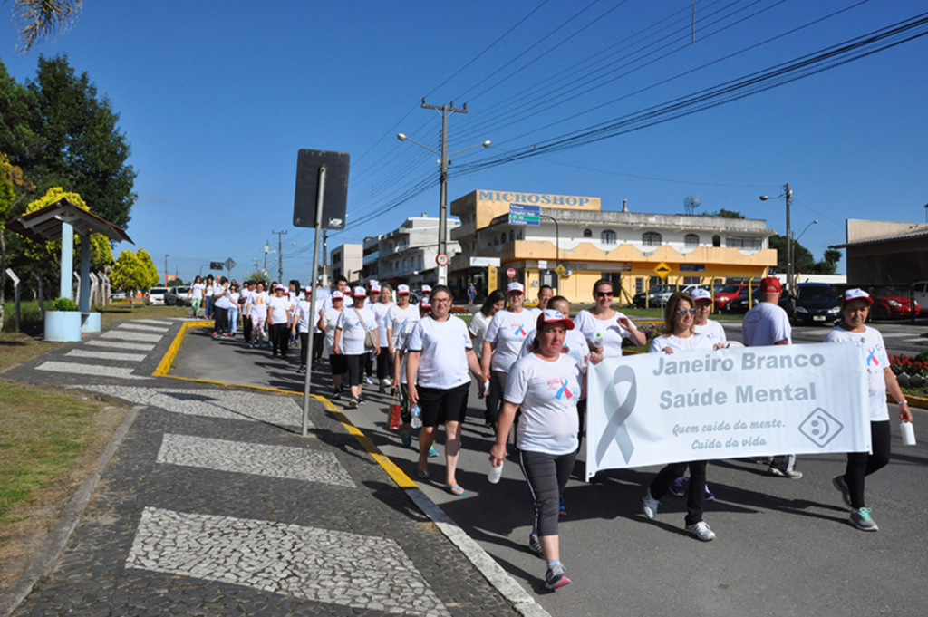 Otacílio Costa promoveu caminhada em apoio ao cuidado da saúde mental