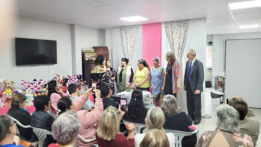 Centro de Acolhimento do Idoso de Ouro promoveu homenagem especial ao Dia das Mães