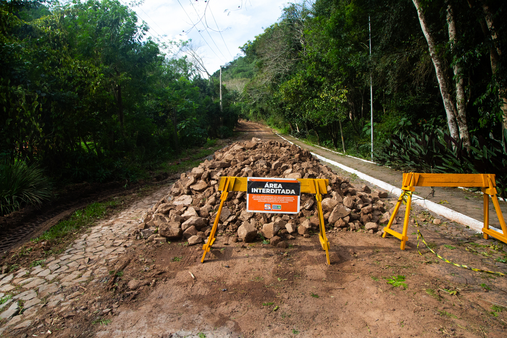 Estrada do Perau permanece bloqueada e sem previsão de liberação
