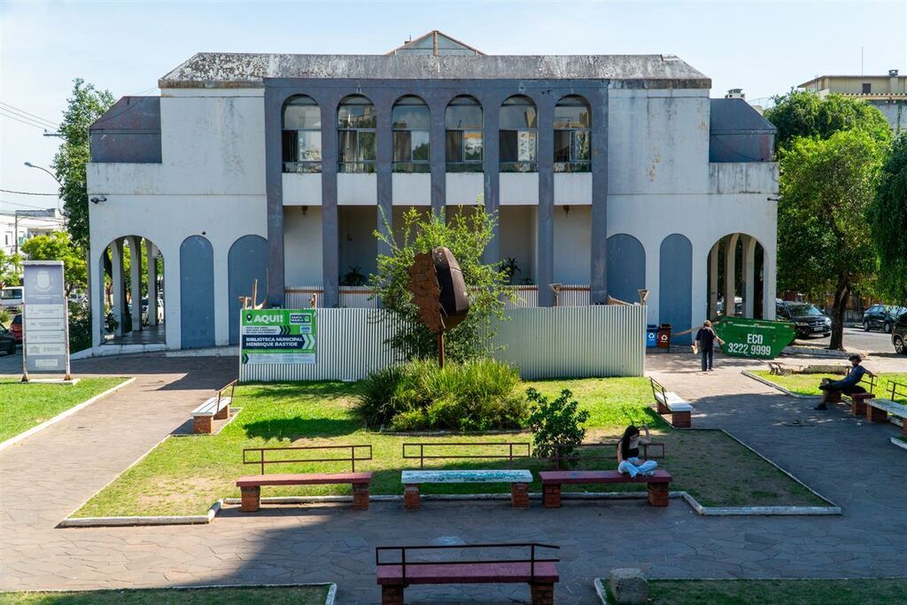 Por causa de reformas no prédio, Biblioteca Pública Municipal Henrique Bastide está fechada há mais de 30 dias