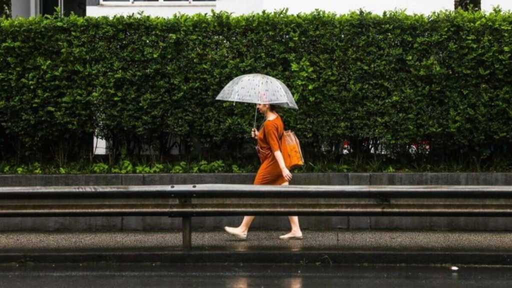 Chuvas retornam em SC e ondas podem chegar a 4 metros nesta quinta