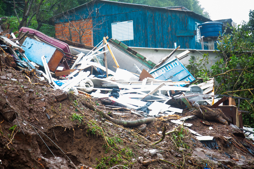 20 casas destruídas e 80 afetadas em Santa Maria: compra assistida é uma das opções
