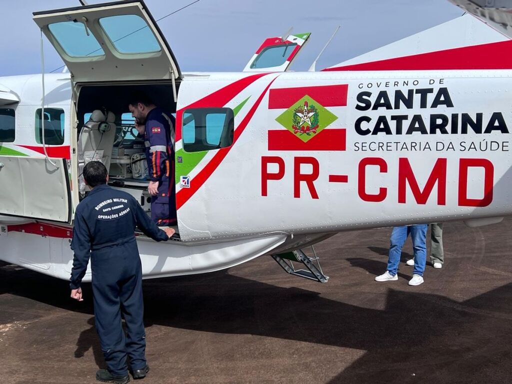 Governo de SC realiza o primeiro transporte aeromédico em apoio ao Rio Grande do Sul