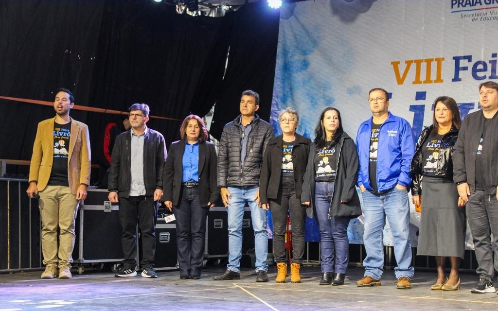VIII FEIRA DO LIVRO ATRAI GRANDE PÚBLICO EM PRAIA GRANDE
