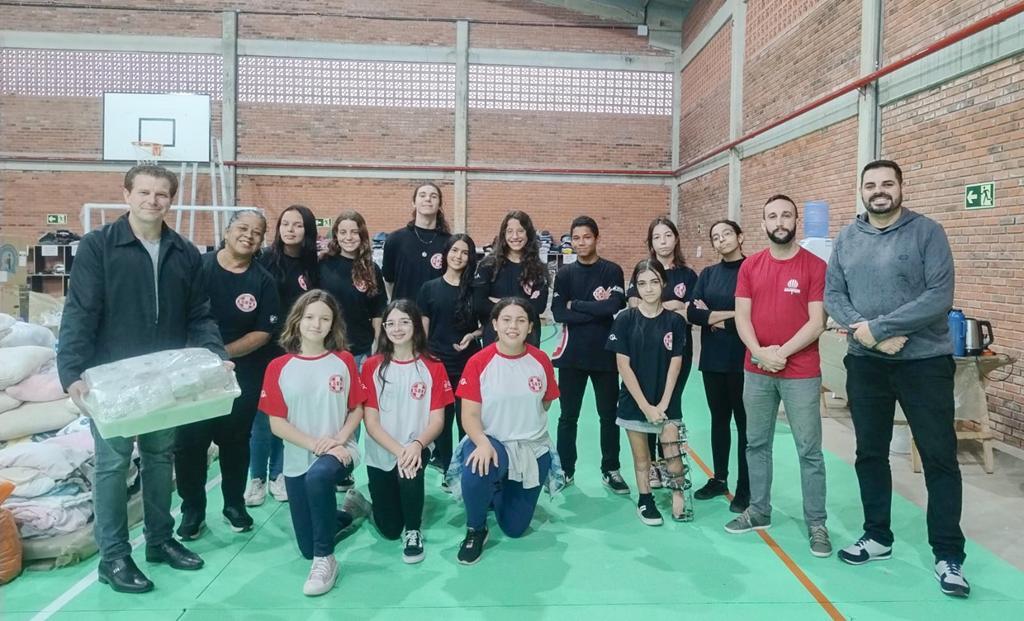 TORRES: CENTRO DE APOIO DA CAMPANHA DOAÇÃO SOLIDÁRIA  RECEBE GRANDE VOLUME DE DOAÇÕES