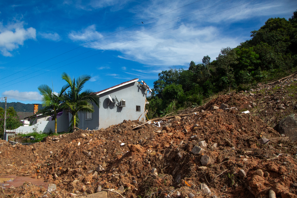 título imagem Volta por Cima: nove municípios da região atingidos pelas enchentes recebem pagamento do primeiro lote nesta sexta