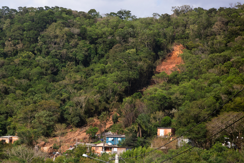 título imagem Brasil tem 1.942 cidades com risco de desastre ambiental