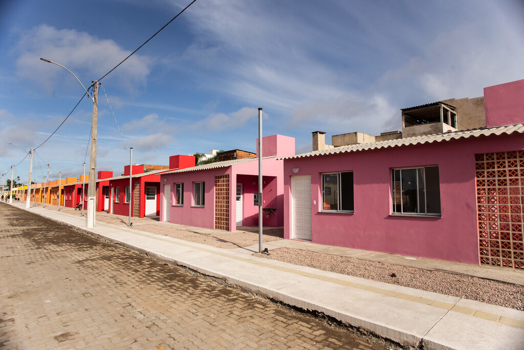 Casas na Vila Farroupilha são entregues à comunidade