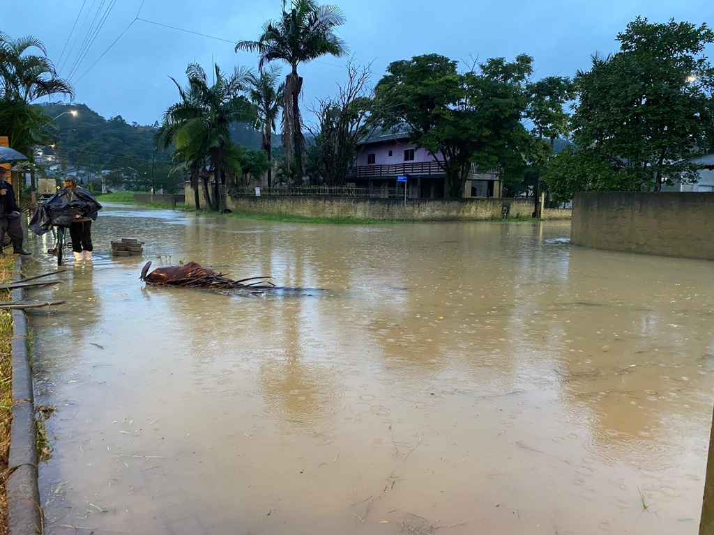 Rio do Sul registra nova enchente após forte enxurrada