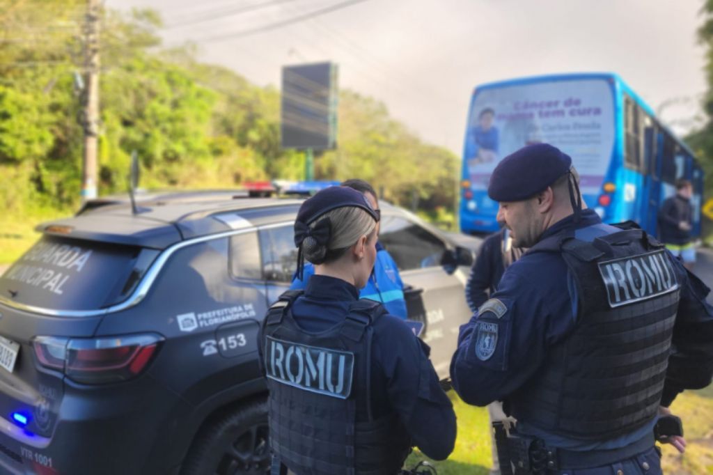  - Homem mostra pênis em ônibus e vai preso, em Florianópolis, após denúncia de importunação sexual – Foto: GMF