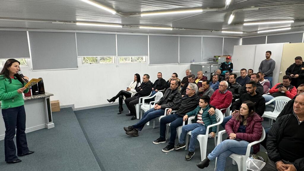PREFEITURA DE SOMBRIO ASSINA ORDENS DE SERVIÇO PARA PAVIMENTAÇÃO DE 14 RUAS EM DIVERSOS BAIRROS