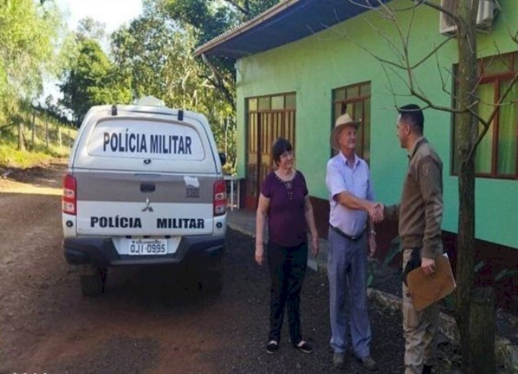 Equipe da Polícia Militar mapeia o interior de SLO