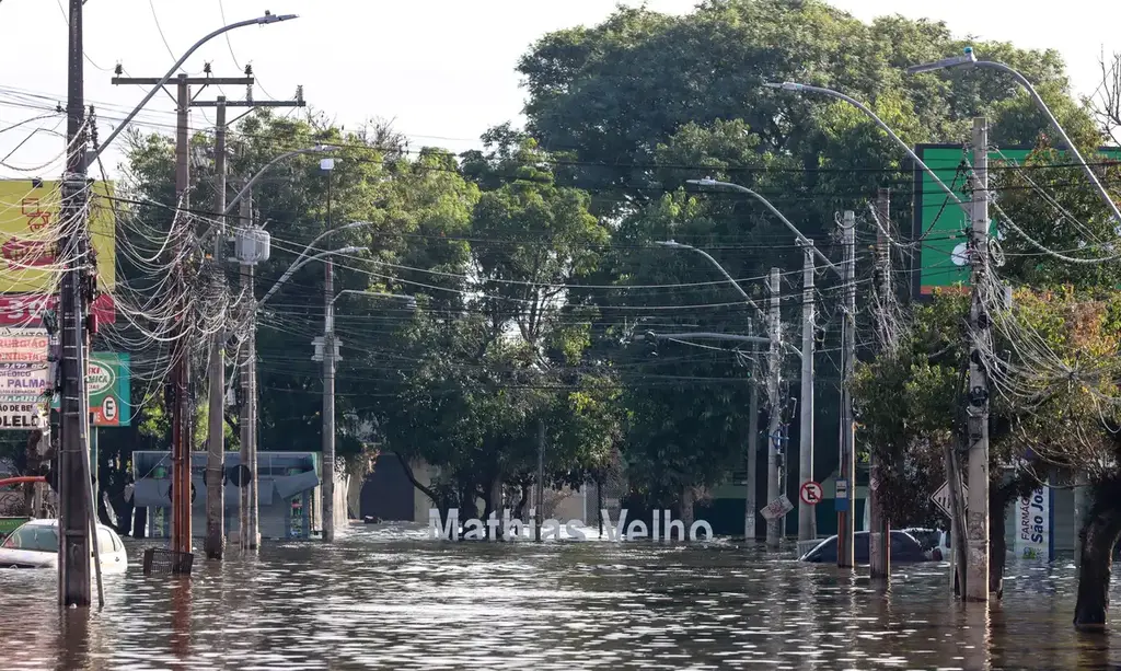 Defesa Civil alerta para volumes altos de chuva no RS