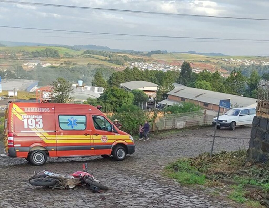 Queda deixa motociclista ferido