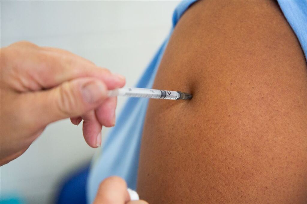 Novas vacinas contra Covid-19 começam a ser distribuídas no Estado; Regional de Santa Maria vai receber mais de 4,6 mil doses