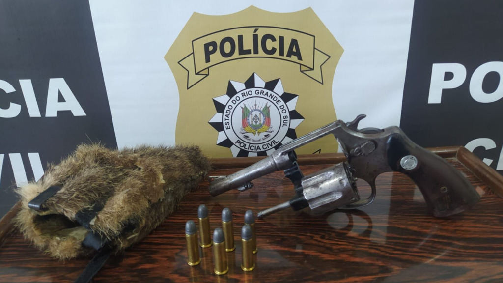 título imagem Polícia apreende revólver de idoso que teria sido usado em ameaça em Dona Francisca