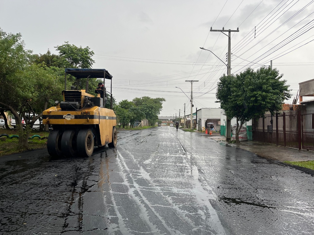 Prefeitura finaliza asfaltamento da Rua Uruguai