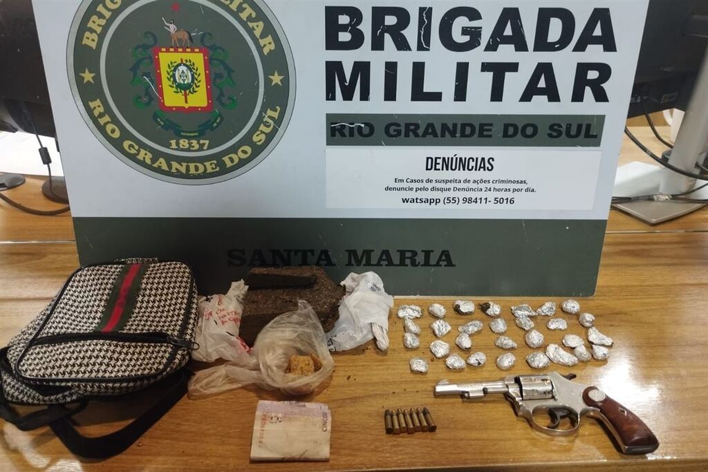 Jovem é preso por porte ilegal de arma e tráfico de drogas no Bairro Urlândia em Santa Maria