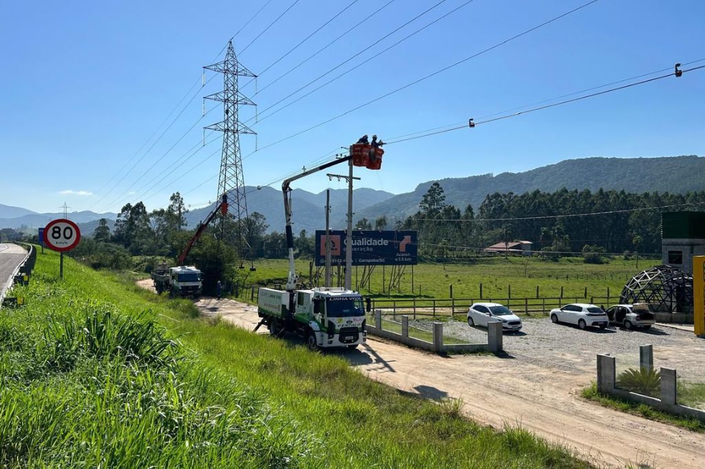 Cerpalo amplia rede com novos cabos e postes em Paulo Lopes e Ibiraquera