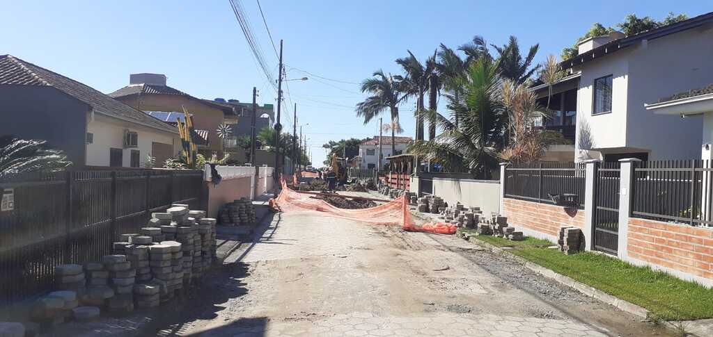 Rede de esgoto segue avançando no bairro Itaguaçu em São Francisco do Sul