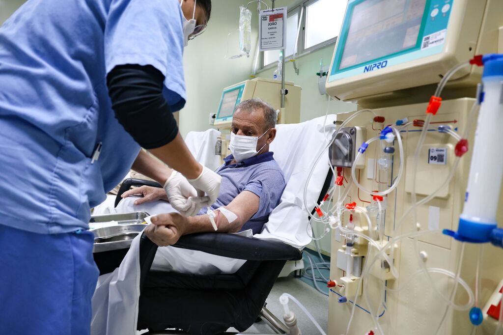 Paciente do Rio Grande do Sul recebe tratamento de hemodiálise em Santa Catarina