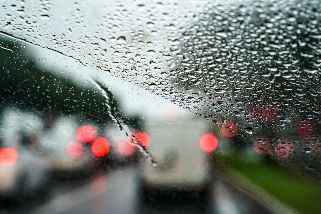 Formação de ciclone extratropical provoca chuva volumosa e temporais nesta segunda-feira