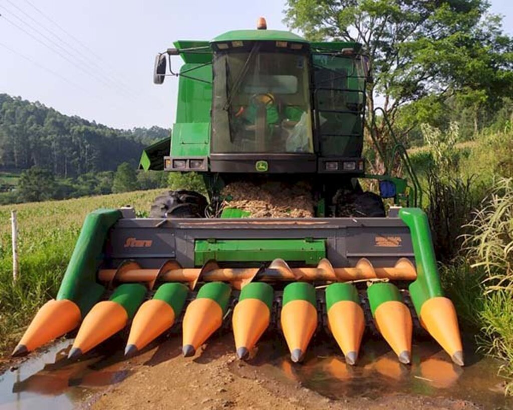 Colheitadeira é avariada pelo fogo