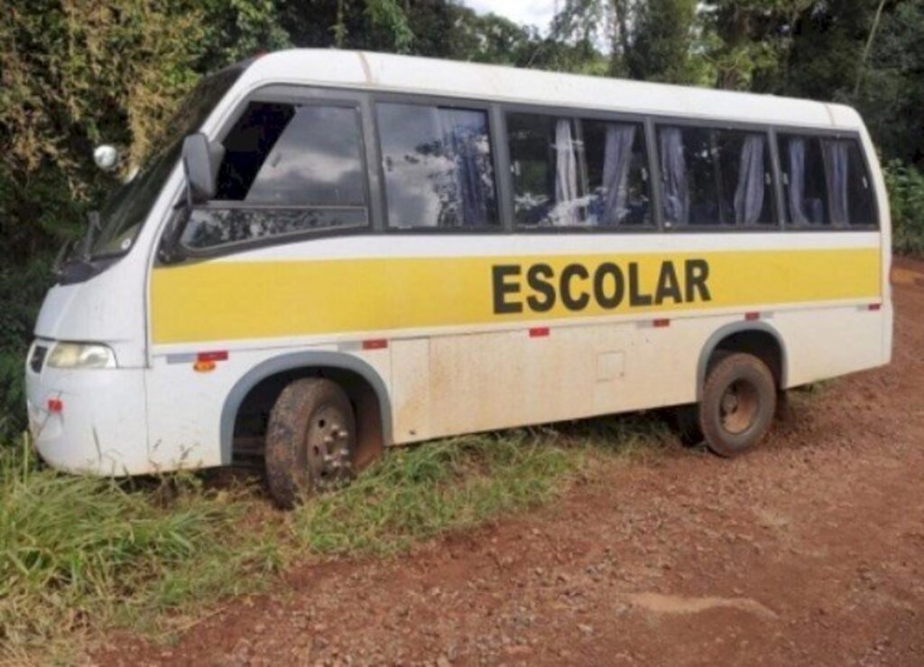 Veículo escolar foi recuperado