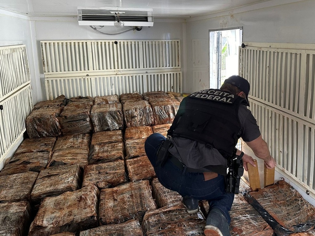 Receita Federal e Polícia Militar apreendem 4 toneladas de maconha em operação
