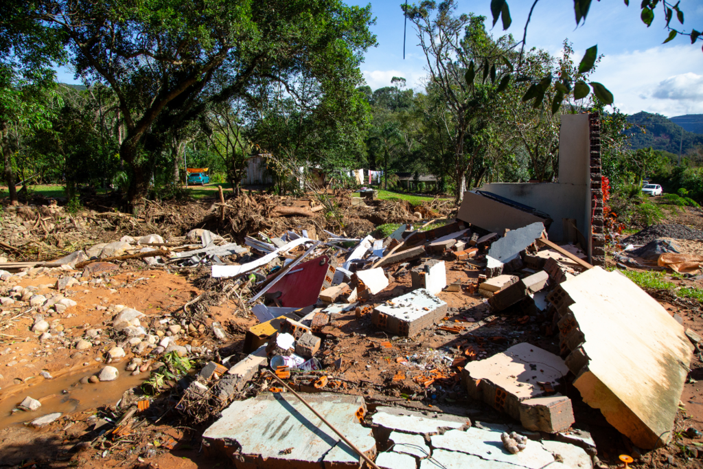 Beto Albert - Casa destruída na localidade de Linha Saxônica.