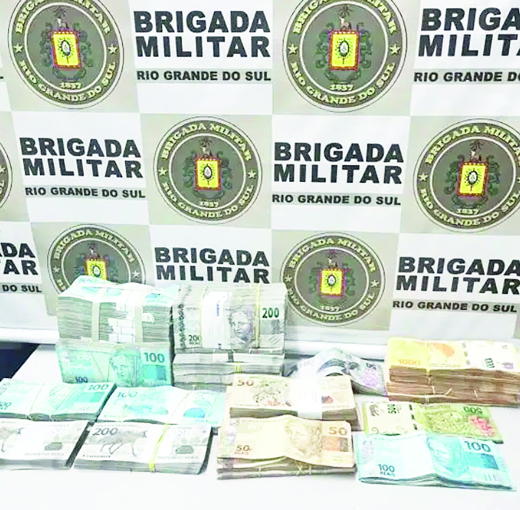 Homens são presos com cerca de R$ 400 mil a caminho de Uruguaiana