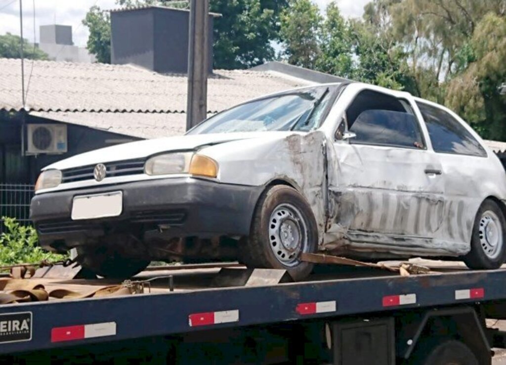 Motorista se acidente em tentativa de fuga