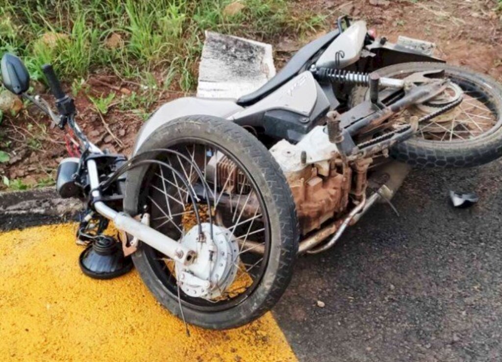 Motociclista fica ferido em colisão