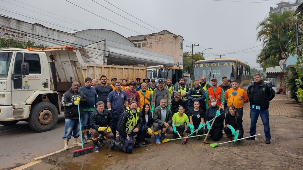 AMLINORTE PROMOVE MUTIRÃO DE LIMPEZA NAS RUAS EM PORTO ALEGRE
