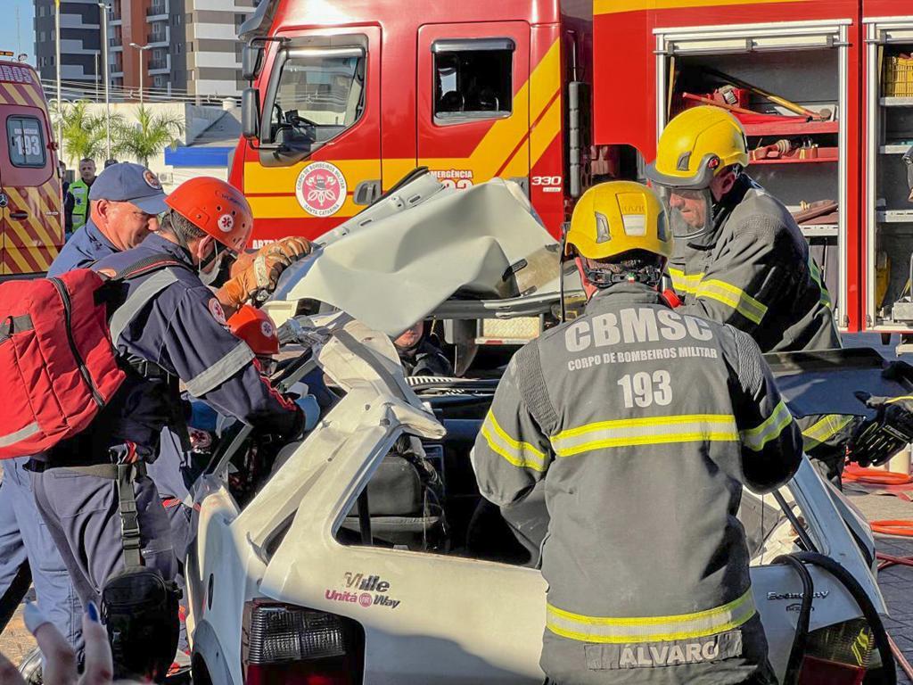 CBMSC PROMOVE AÇÕES DE PREVENÇÃO EM APOIO  À CAMPANHA MAIO AMARELO