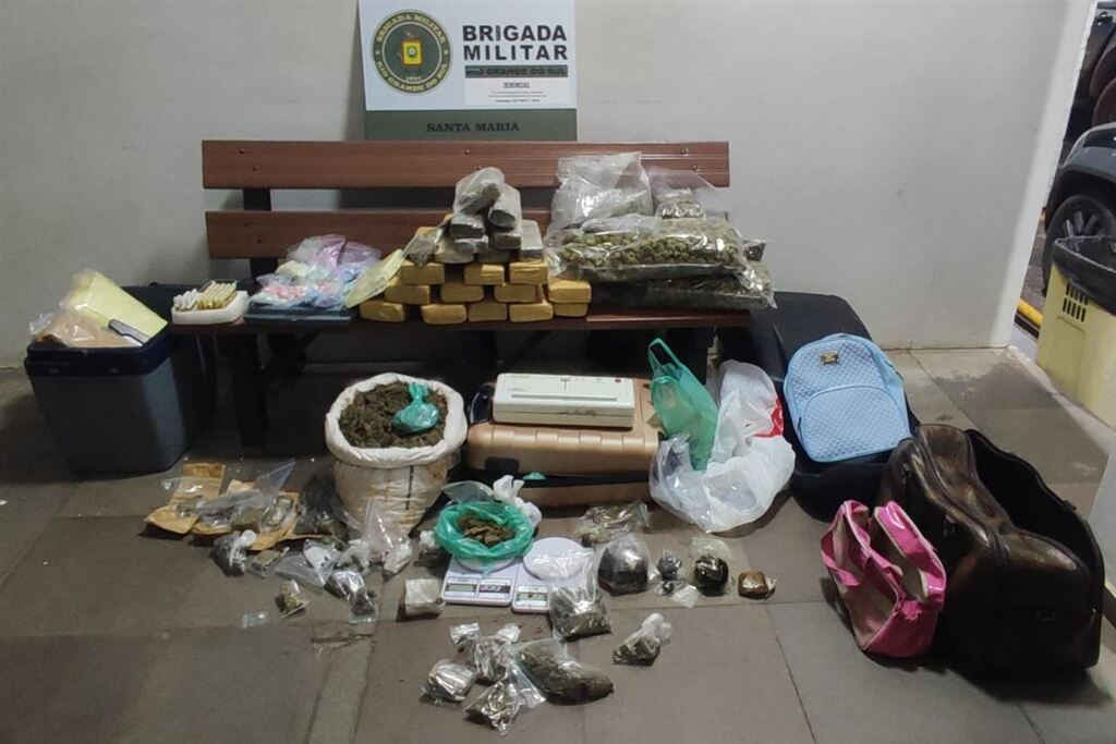 Brigada Militar prende jovens com mais de 26 kg de drogas em Santa Maria