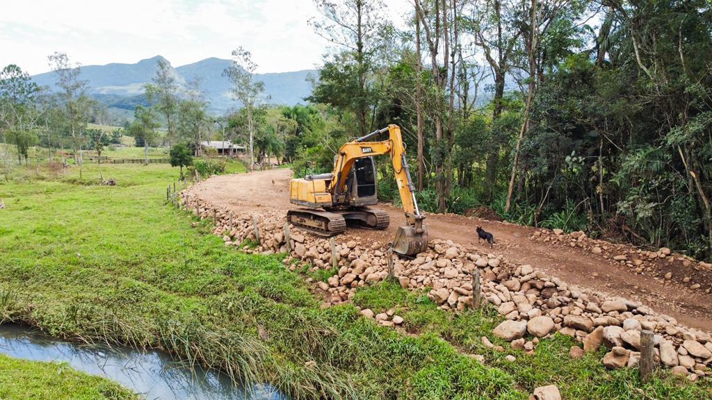 COMUNIDADE DO MORRO DE DENTRO SERÁ BENEFICIADA COM PAVIMENTAÇÃO EM MORRINHOS DO SUL