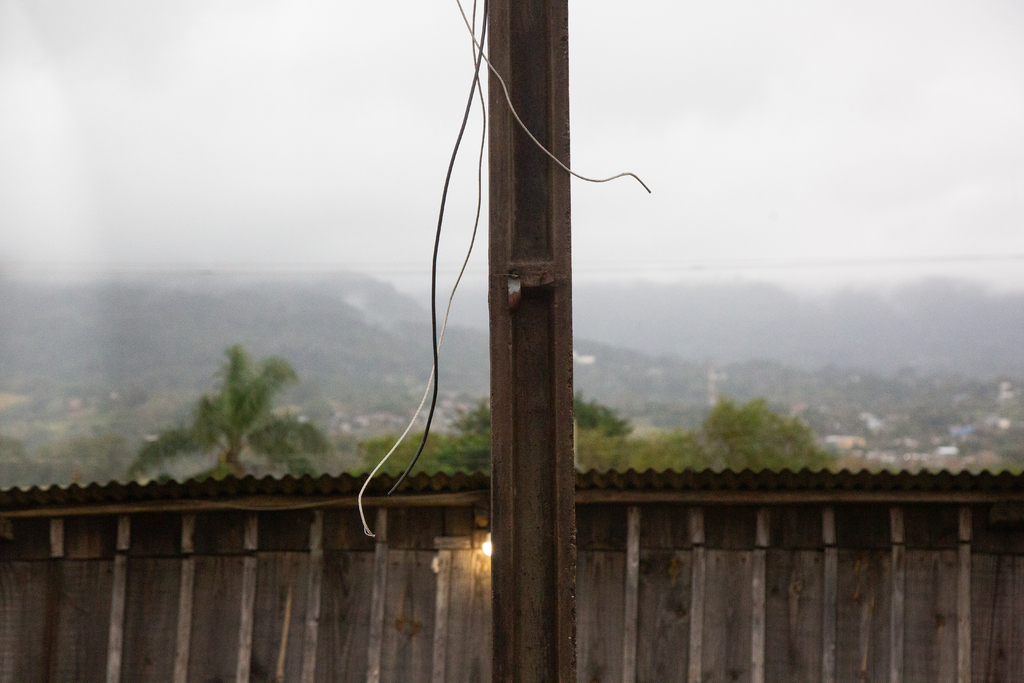 Justiça reconsidera decisão contra RGE e residências na Vila Monte Betel seguem sem energia elétrica