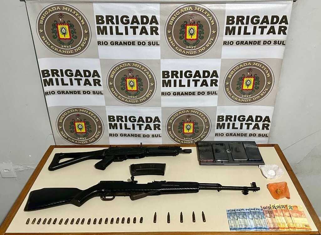 BRIGADA MILITAR DETÉM EM TORRES HOMEM COM FUZIL E DROGAS