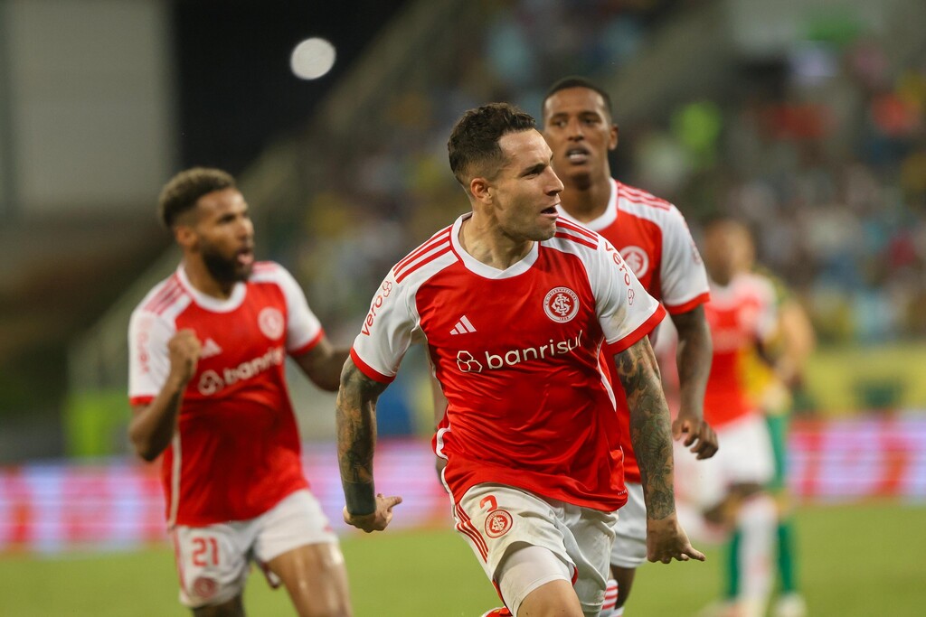 Foto: Ricardo Duarte - SCI - Lateral espanhol garantiu os três pontos