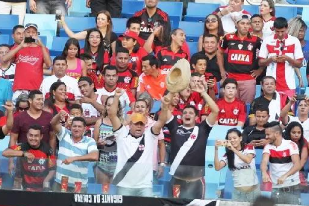 (Imagem ilustrativa) - Mais de 30 torcedores do Flamengo e Vasco são levados a delegacias