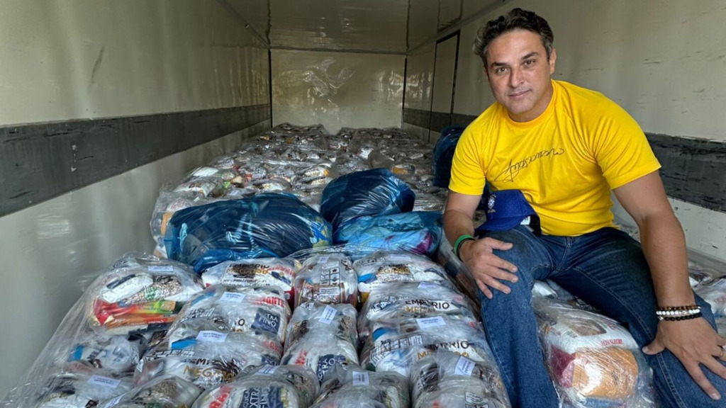 Campanha de doações de Bolsonaro e Zucco deve beneficiar 20 municípios gaúchos afetados pelas enchentes, inclusive Santa Maria